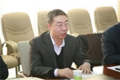 �������ϵ�ʵ��Сѧ�����߰���У��