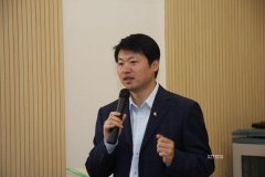 �����лƳǸ�Сѧ�������У��