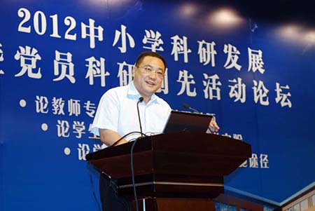 �����ж����²�ѧУУ���������Ʒ�